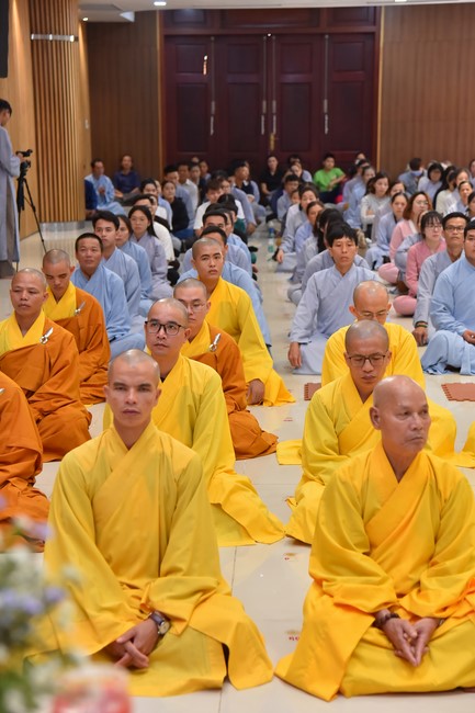 Most Thich Thai Hoa visiting and preaching Dharma talks at Hoang Phap's Rain-Retreat School