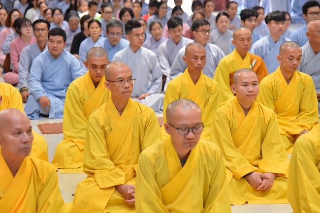 Most Thich Thai Hoa visiting and preaching Dharma talks at Hoang Phap's Rain-Retreat School