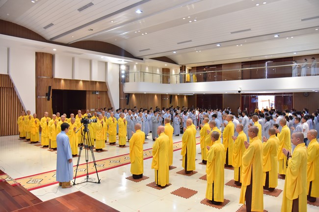 Most Thich Thai Hoa visiting and preaching Dharma talks at Hoang Phap's Rain-Retreat School