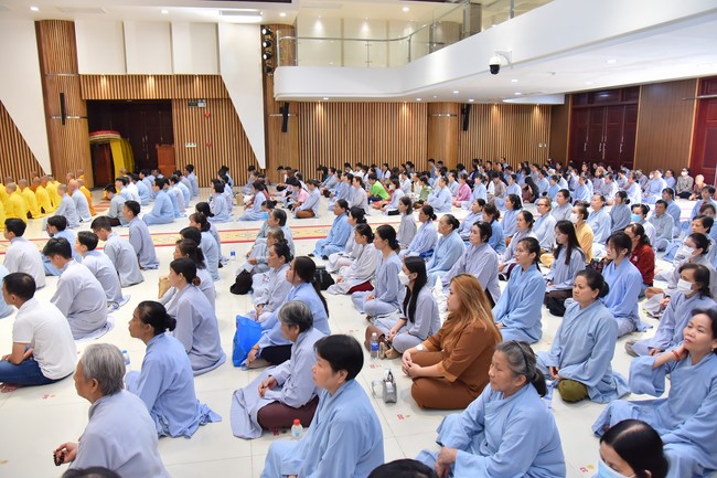 Most Thich Thai Hoa visiting and preaching Dharma talks at Hoang Phap's Rain-Retreat School