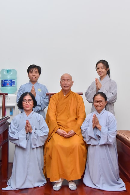 Most Thich Thai Hoa visiting and preaching Dharma talks at Hoang Phap's Rain-Retreat School