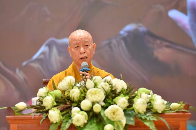 Most Thich Thai Hoa visiting and preaching Dharma talks at Hoang Phap's Rain-Retreat School