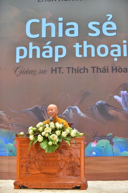 Most Thich Thai Hoa visiting and preaching Dharma talks at Hoang Phap's Rain-Retreat School