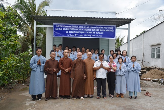 Handing-over ceremony a charity house, and offering to rain-retreat Schools in Hau Giang of the Charity Board