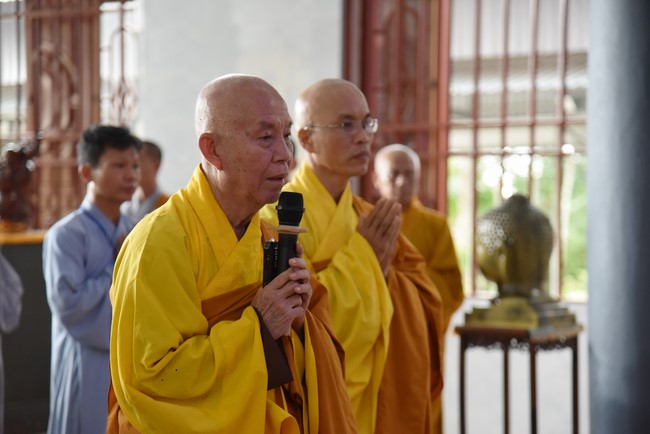 Handing-over ceremony a charity house, and offering to rain-retreat Schools in Hau Giang of the Charity Board