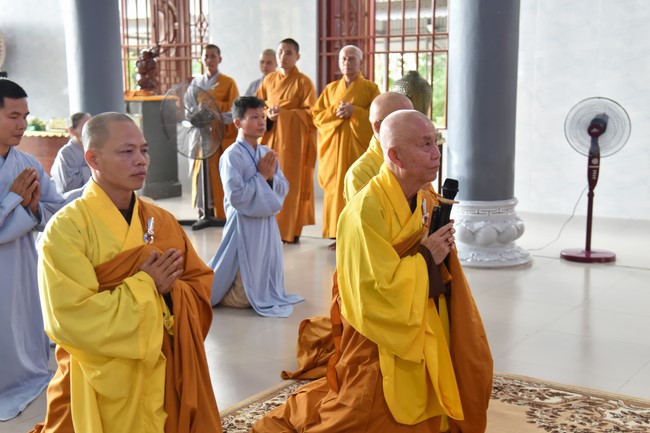 Handing-over ceremony a charity house, and offering to rain-retreat Schools in Hau Giang of the Charity Board