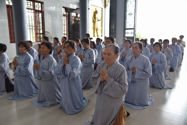 Handing-over ceremony a charity house, and offering to rain-retreat Schools in Hau Giang of the Charity Board