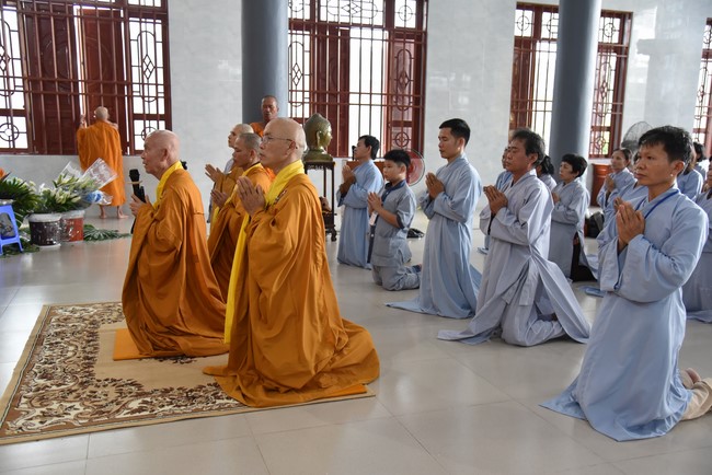 Handing-over ceremony a charity house, and offering to rain-retreat Schools in Hau Giang of the Charity Board