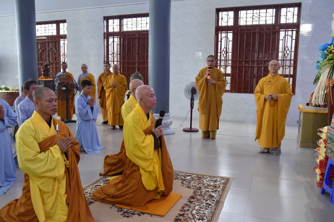 Handing-over ceremony a charity house, and offering to rain-retreat Schools in Hau Giang of the Charity Board