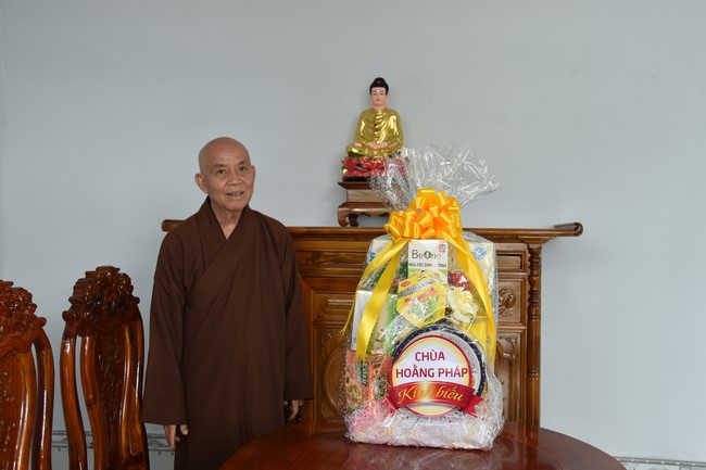Handing-over ceremony a charity house, and offering to rain-retreat Schools in Hau Giang of the Charity Board