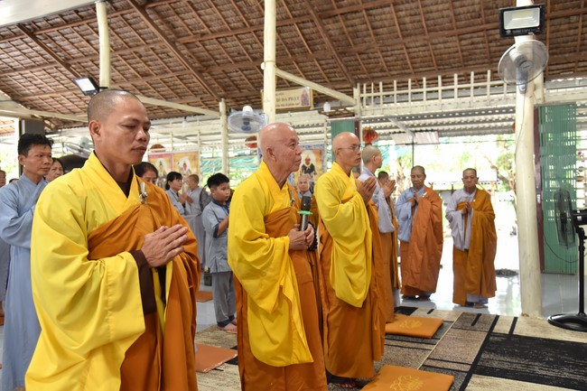 Handing-over ceremony a charity house, and offering to rain-retreat Schools in Hau Giang of the Charity Board