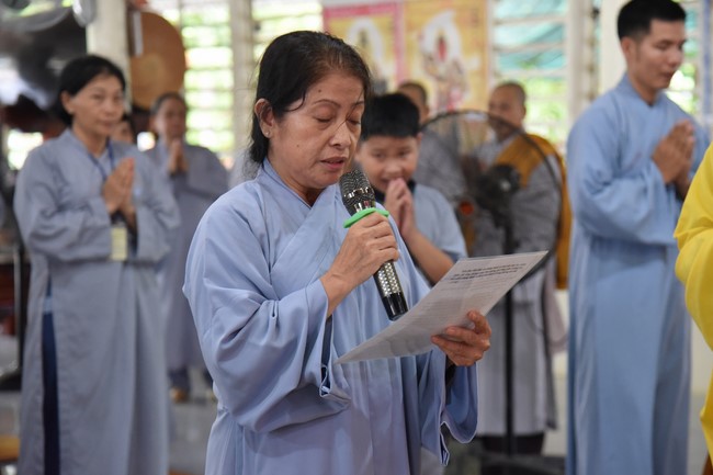 Handing-over ceremony a charity house, and offering to rain-retreat Schools in Hau Giang of the Charity Board