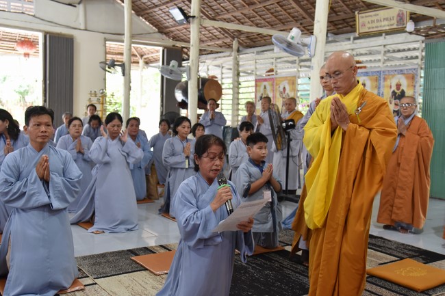 Handing-over ceremony a charity house, and offering to rain-retreat Schools in Hau Giang of the Charity Board