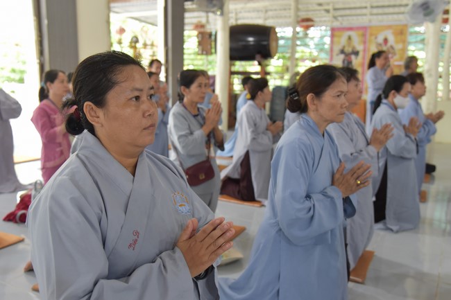 Handing-over ceremony a charity house, and offering to rain-retreat Schools in Hau Giang of the Charity Board