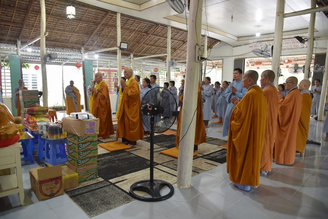 Handing-over ceremony a charity house, and offering to rain-retreat Schools in Hau Giang of the Charity Board