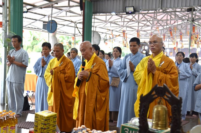 Handing-over ceremony a charity house, and offering to rain-retreat Schools in Hau Giang of the Charity Board
