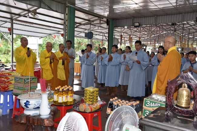 Handing-over ceremony a charity house, and offering to rain-retreat Schools in Hau Giang of the Charity Board
