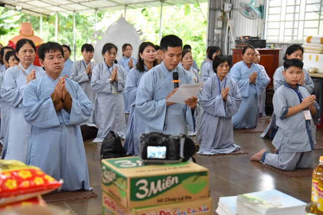 Handing-over ceremony a charity house, and offering to rain-retreat Schools in Hau Giang of the Charity Board
