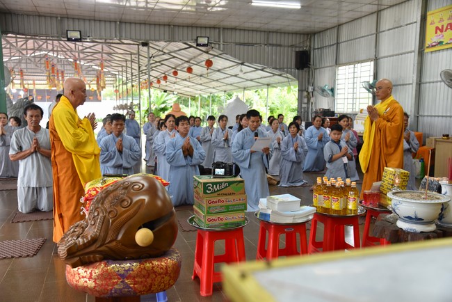 Handing-over ceremony a charity house, and offering to rain-retreat Schools in Hau Giang of the Charity Board