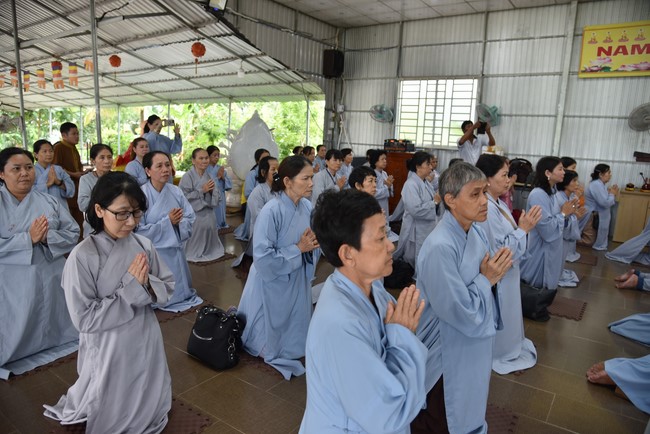 Handing-over ceremony a charity house, and offering to rain-retreat Schools in Hau Giang of the Charity Board