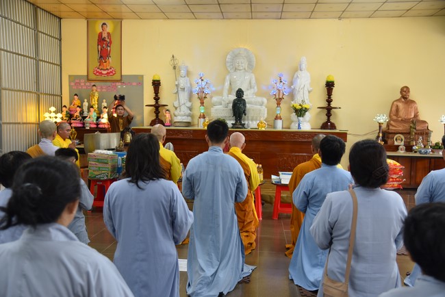 Handing-over ceremony a charity house, and offering to rain-retreat Schools in Hau Giang of the Charity Board