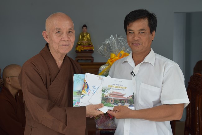 Handing-over ceremony a charity house, and offering to rain-retreat Schools in Hau Giang of the Charity Board