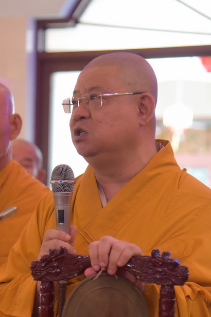 Offering to Giac Nguyen Pagoda's rain-retreat School of the Charity Board