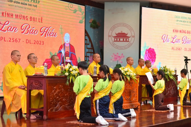 Lễ Vu Lan Báo Hiếu lớp Ươm Mầm Trí Tuệ