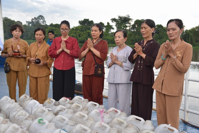 Releasing creatures on the Ullambana season of the Charity Board