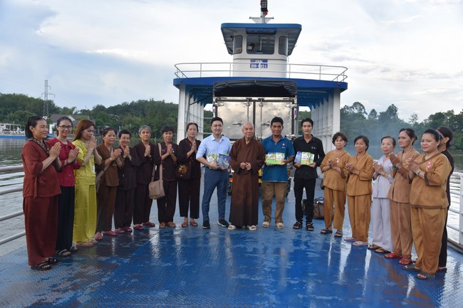 Releasing creatures on the Ullambana season of the Charity Board