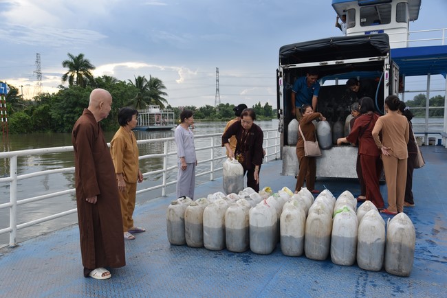 Releasing creatures on the Ullambana season of the Charity Board