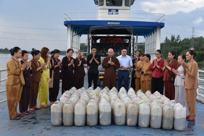 Releasing creatures on the Ullambana season of the Charity Board