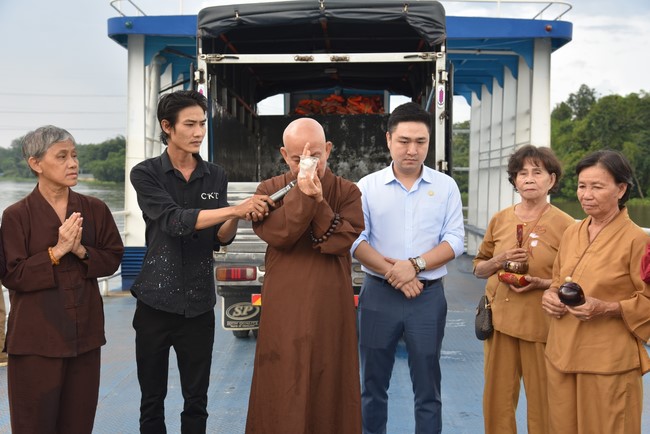 Releasing creatures on the Ullambana season of the Charity Board