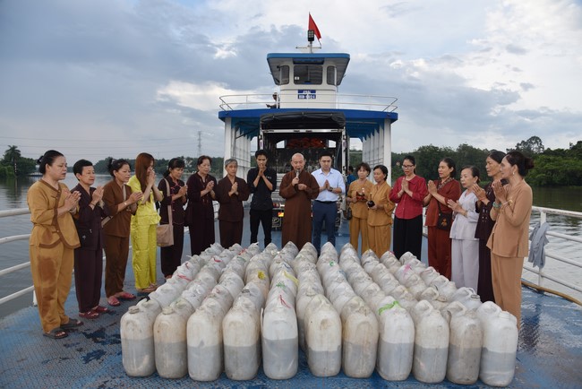 Releasing creatures on the Ullambana season of the Charity Board