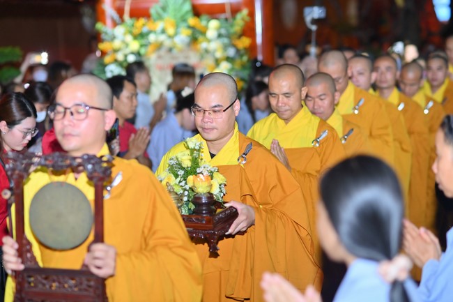 Ullambana Ceremony holding by Hieu and Thuong Group