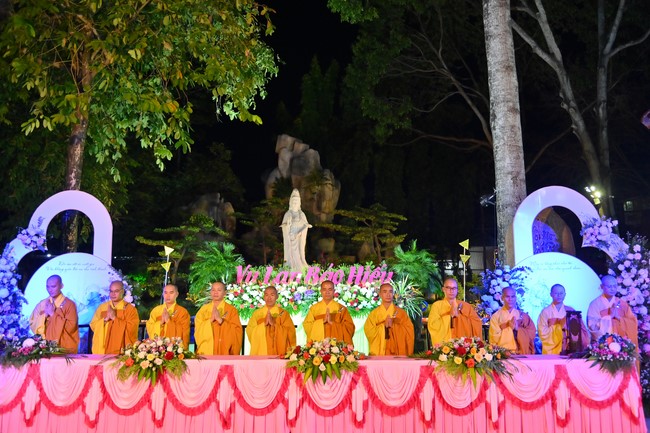 Ullambana Ceremony holding by Hieu and Thuong Group