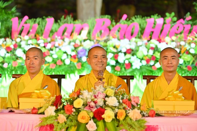 Ullambana Ceremony holding by Hieu and Thuong Group