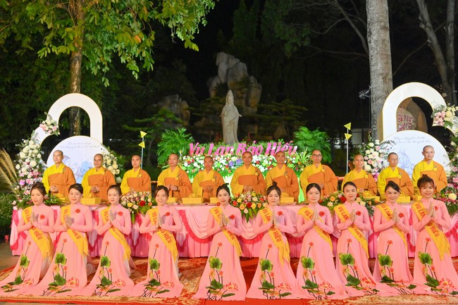 Ullambana Ceremony holding by Hieu and Thuong Group