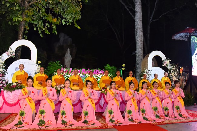 Ullambana Ceremony holding by Hieu and Thuong Group