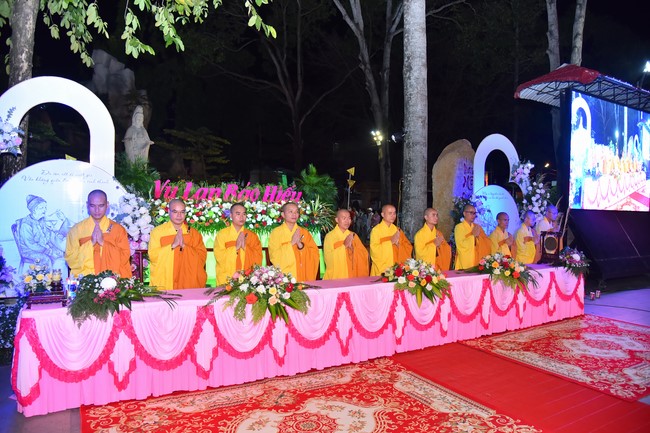 Ullambana Ceremony holding by Hieu and Thuong Group