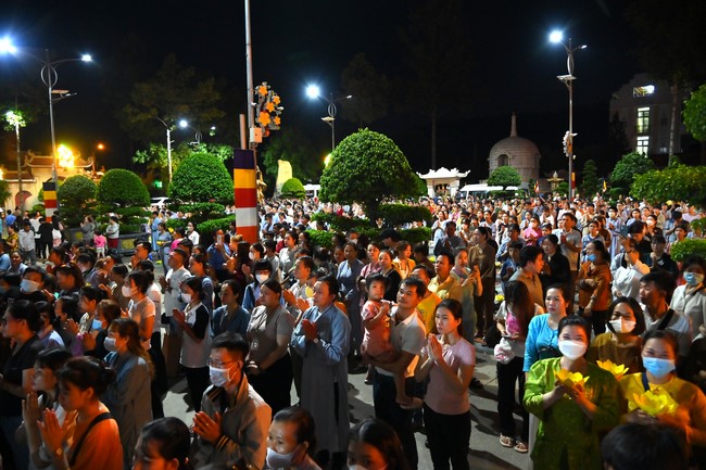 Ullambana Ceremony holding by Hieu and Thuong Group