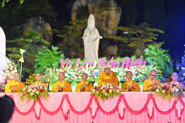 Ullambana Ceremony holding by Hieu and Thuong Group