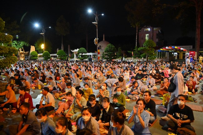 Ullambana Ceremony holding by Hieu and Thuong Group