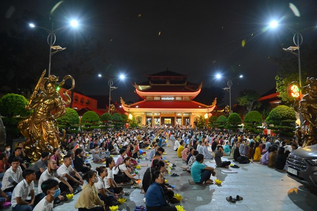 Ullambana Ceremony holding by Hieu and Thuong Group