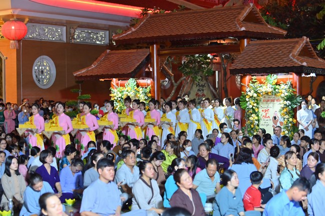 Ullambana Ceremony holding by Hieu and Thuong Group