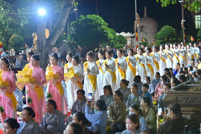 Ullambana Ceremony holding by Hieu and Thuong Group