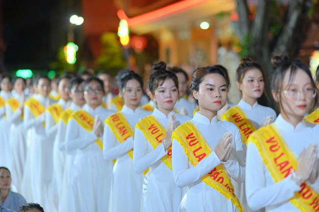 Ullambana Ceremony holding by Hieu and Thuong Group