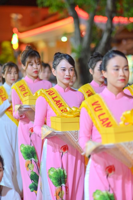 Ullambana Ceremony holding by Hieu and Thuong Group