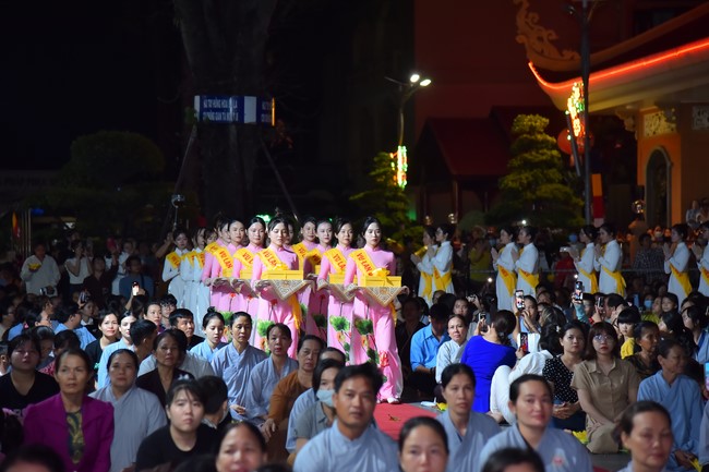 Ullambana Ceremony holding by Hieu and Thuong Group