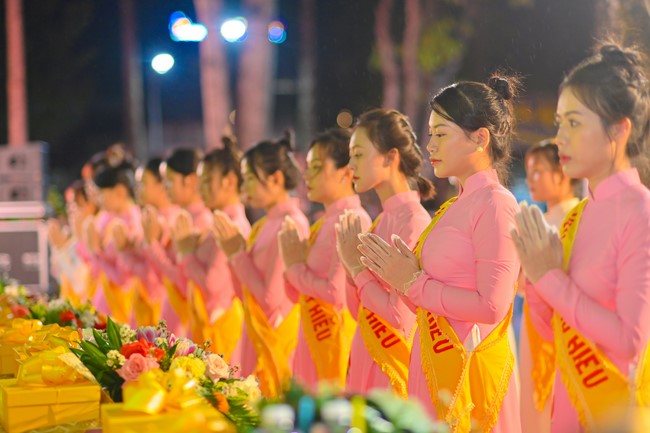 Ullambana Ceremony holding by Hieu and Thuong Group